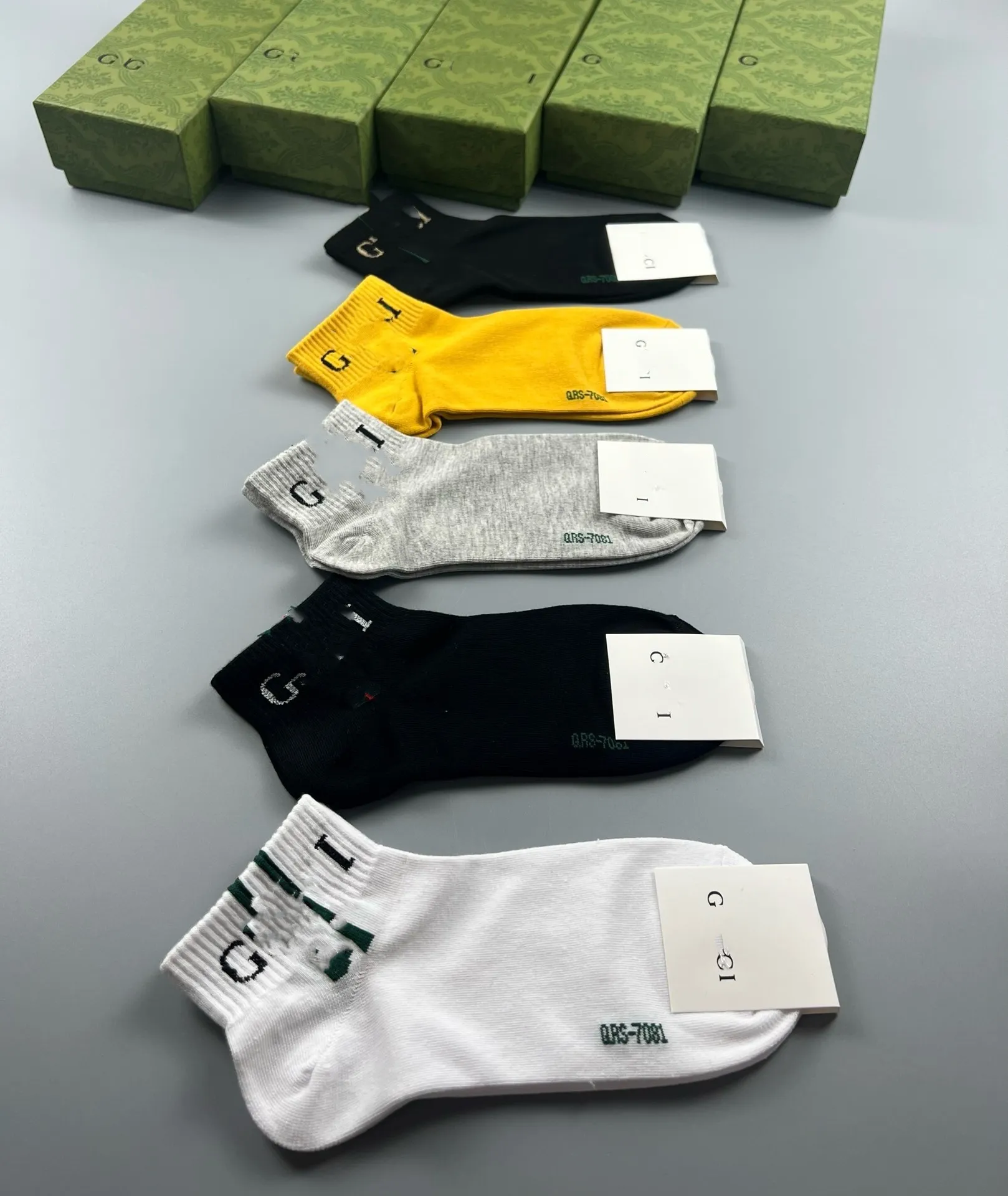 24SS Men Designer Mens Socks Women Cotton All-Match Classic Ankle Letter Breattable Black and White Football Basketball Sports Sock Wholesale Uniform Storlek