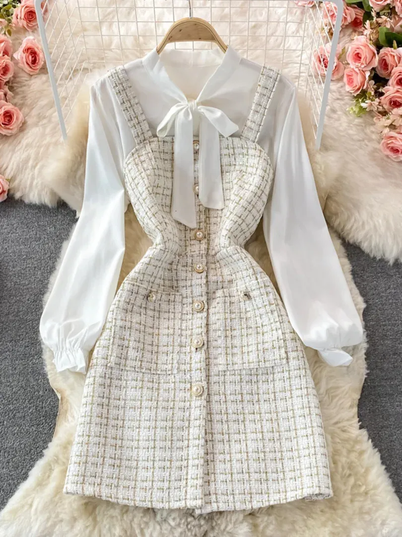 Zweiteiliges Set für Damen, koreanische Mode, weiße Bluse mit Schleifenkragen und einreihiges Mini-Tweed-Kleid mit Spaghettiträgern, Anzüge 240326