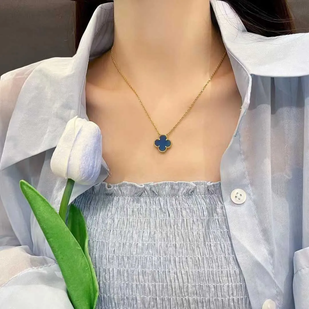 Designer Pendant Necklace Sweet Love Vanca Jade v Golden Four Leaf Gräs Enkelt blommor dubbelsidig eller kvinnor White Fritillaria Red Chalcedon Clavicle S50i