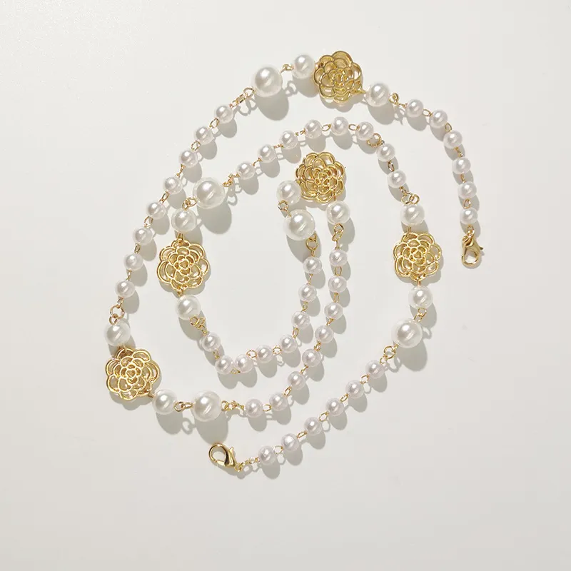 Camellia Chaîne de lunettes de soleil en perles faites à la main Chaînes de pull Français Lumière Lunettes de luxe Lien Vintage Trèfle en cristal Chaîne de perles de lunettes faites à la main