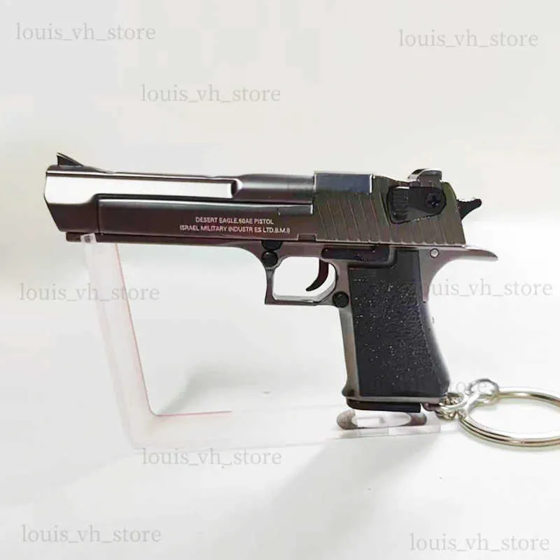 Gun Toys 1 3 Högkvalitativ metall Desert Eagle Gun Model Beretta 92F Keychain Toy Gun Miniature Alloy G17 Pistol Collection Gift Pendant T240309