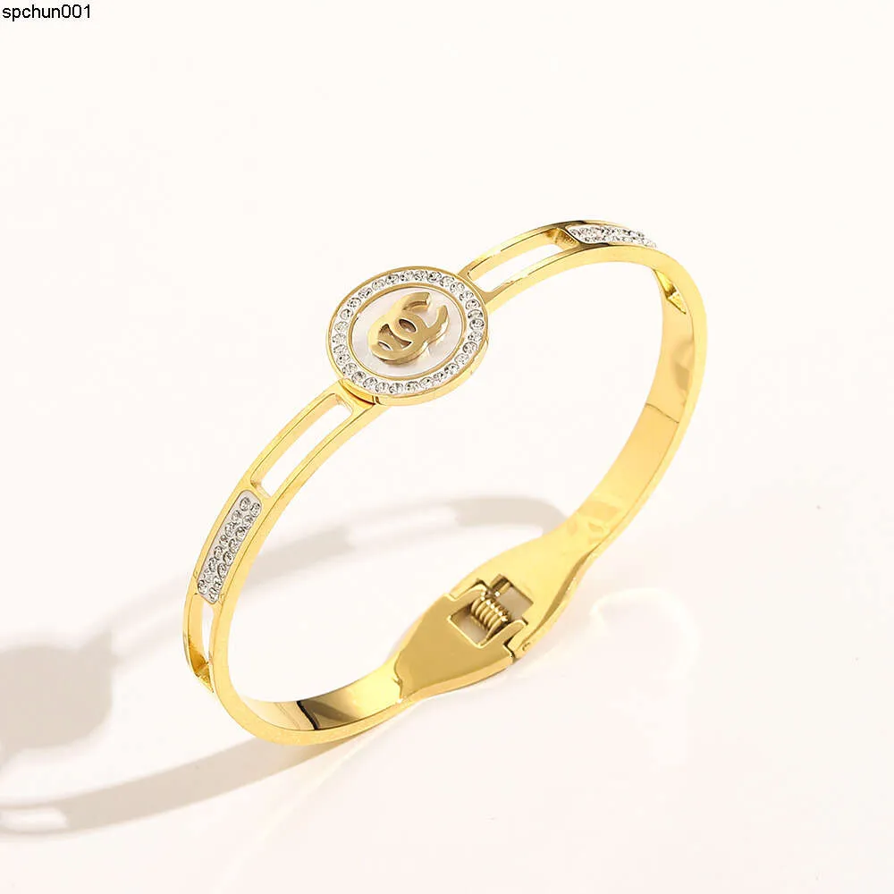 Nouveaux bracelets à la mode femmes bracelet de luxe bracelet de créateur cristal plaqué or 18 carats en acier inoxydable mariage parfait amoureux cadeau bijoux {catégorie}