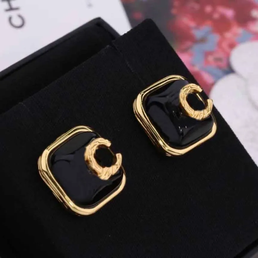 2022 Boucle d'oreille de forme carrée de charme de qualité supérieure avec un design de couleur noire et plaqué or 18 carats pour les femmes, cadeau de bijoux de mariage ont b235b