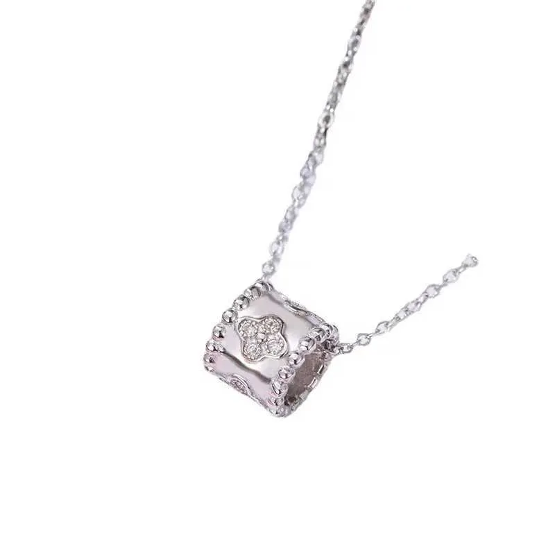Collier pendentif de créateur Sweet Love Vanca Jade, collier de fleurs en V avec chaîne de clavicule, or Rose Oiry