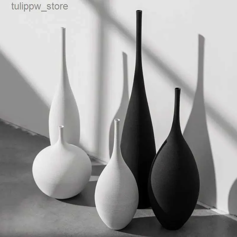 Vases Moderne minimaliste fait à la main en céramique Vase noir et blanc conception Simple à la main Art décoration salon modèle chambre Vase décor L240309
