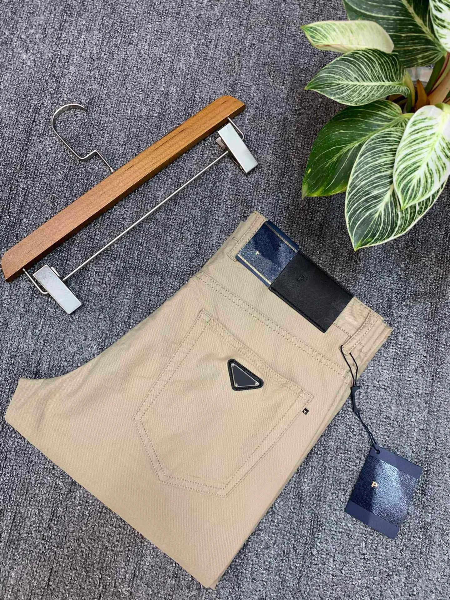 PAA Designer Luxury 2024 Spring Men's Dress Pants Khaki Business Pants Casual Pant Fashion Märke Solid Color Straight-Ben Casual Pants Wholesale