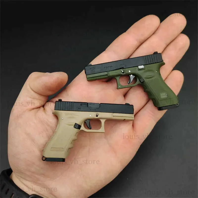 Gun Toys 1 3 Shell Eject Metal Keychain Model Toy Gun Miniature Alloy Pistol Collection Toy Gift Pendant T240313