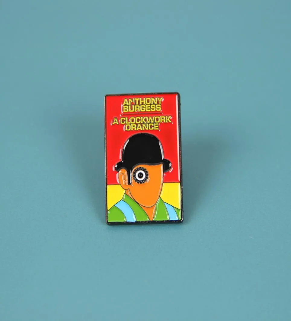 Een Clockwork Oranje Tarotkaart Cartoon Emaille Broche Pin Rugzak Hoed Tas Kraag Reversspeldjes Badges Mode-sieraden Accessoires3188593