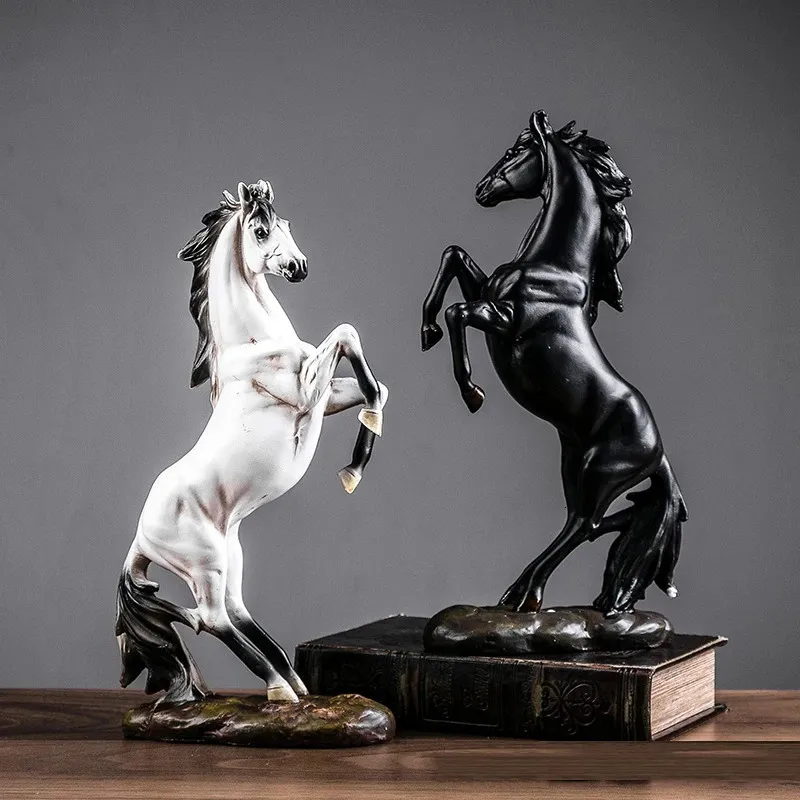 European Style Horse Sculpture Resin Animal Statue Decoration Souvenir Gift Living Room Office Study Desktop 240306