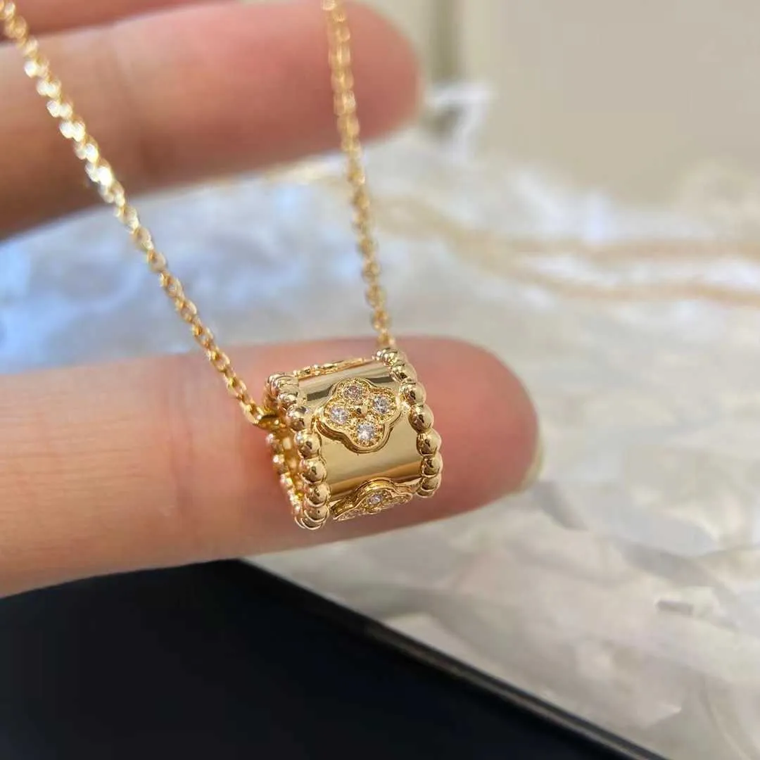 Designer Pendant Necklace Sweet Love Vanca Jade V-Gold Kaleidoscope Necklace For Womens Luxury Nisch 18K Rose Gold Lock Bone Chain Bvby