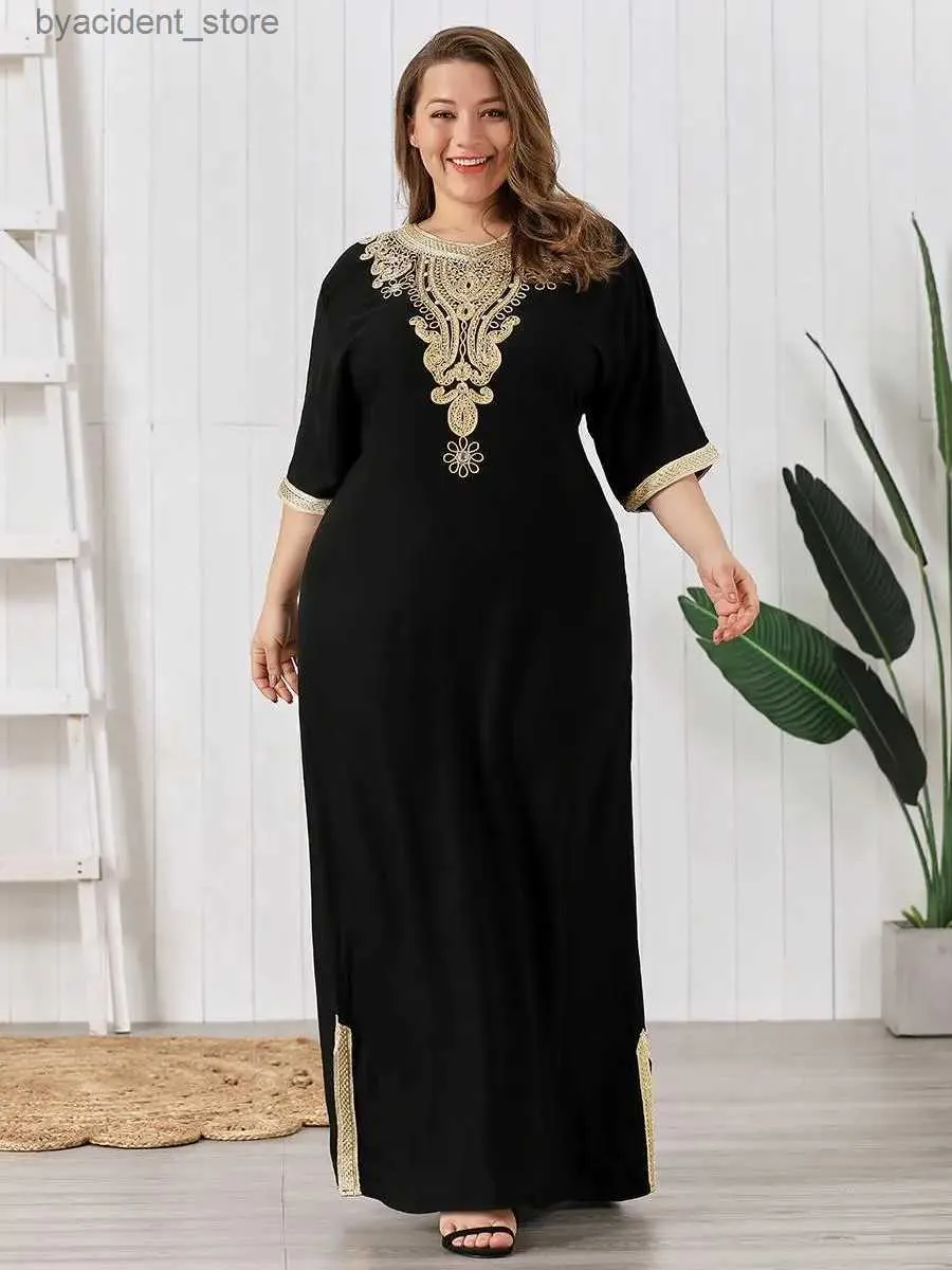 Urban Sexy Dresses Plus Size Women Muslim Dress Short Sleeves Vintage Rhinestones Embroidered Long Dresses Middle East Arabian Robe Islamic Cloth L240309