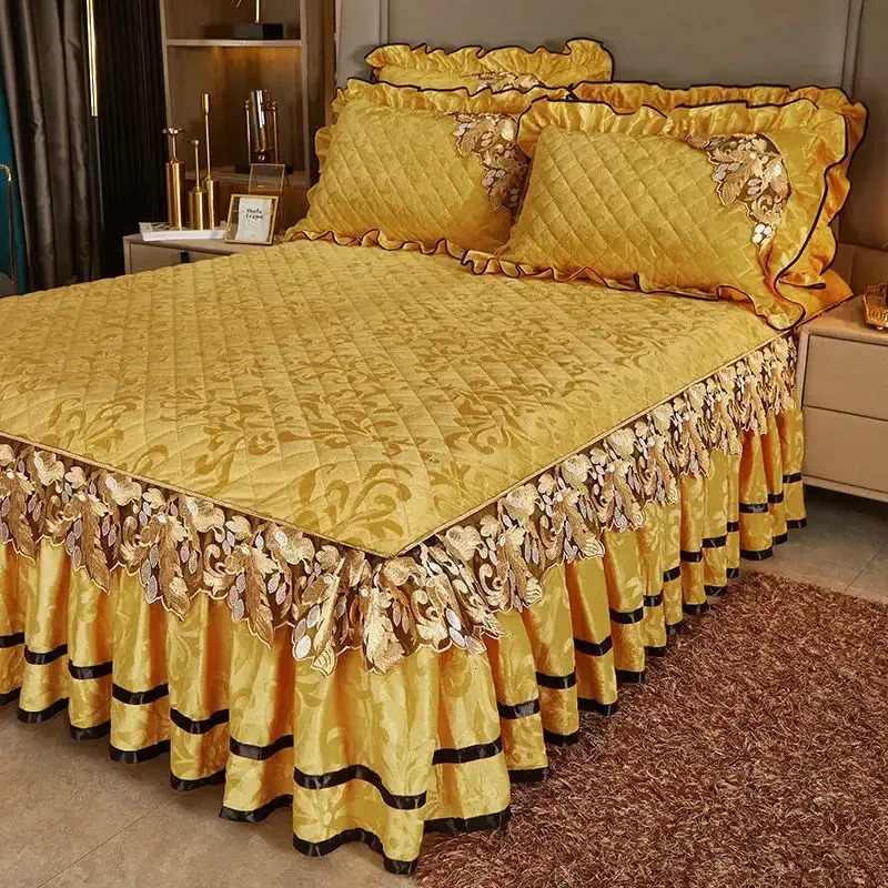 Plush Winter Warm Bedste på sängen förtjockad säng kjolstil broderi bomulls täcken sängkläder med kuddar 240304