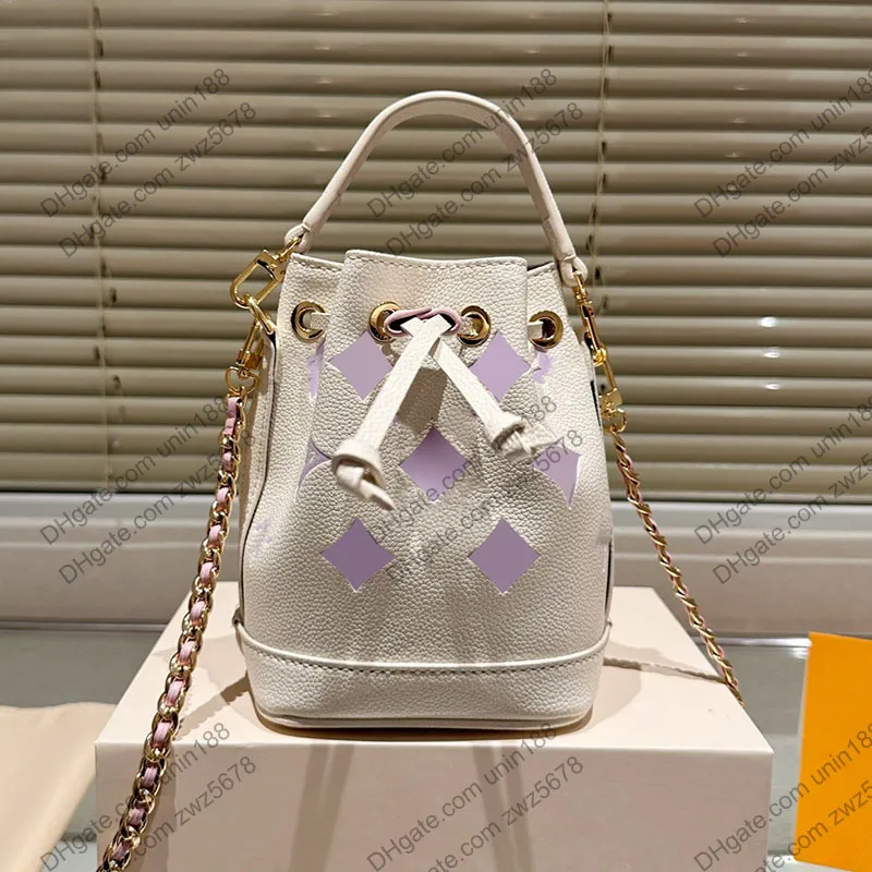 24SS Femmes Luxe Designer Totes Sacs à fleurs Sac à main Shouder Bandoulière Dames Sacs à main avec pochette en métal originale Taro violet Bourse Pochette 16cm