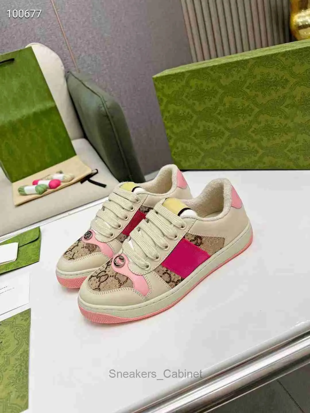 2024 Högkvalitativ en liten smutsig skor designer casual sko screener sneakers board män kvinnor sneaker klassisk blå rosa kristall rand låg topp riktig läderskor