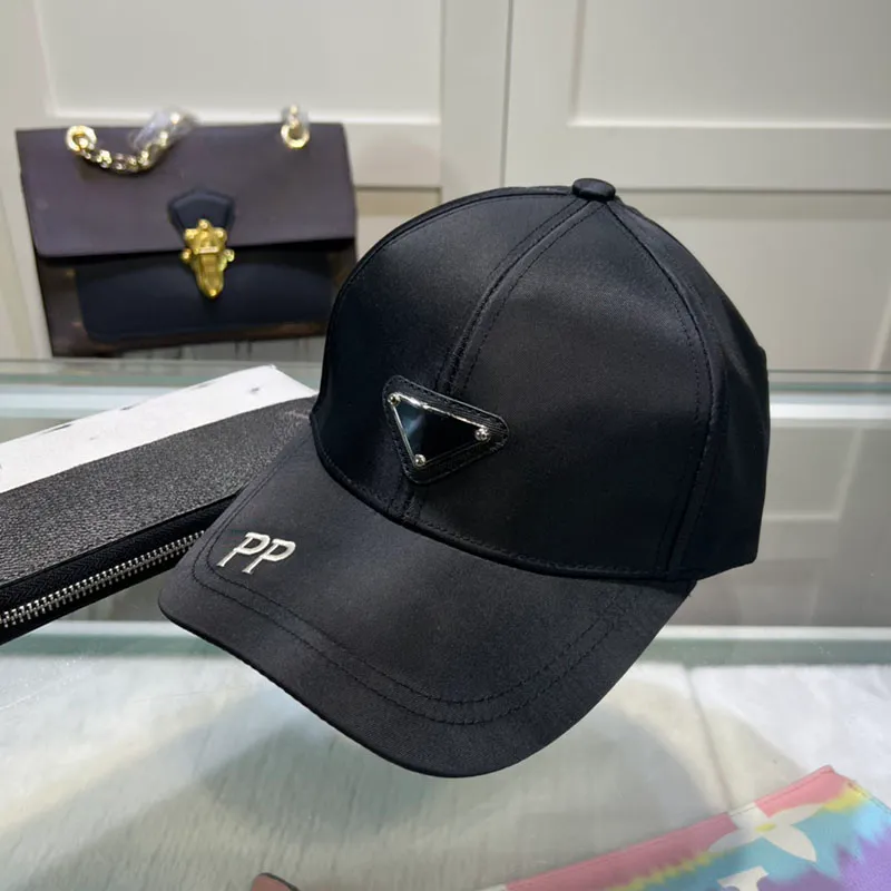 Popüler Lüks Beyzbol Kapağı Tasarımcı Kapağı Lüks Unisex Triangle Logo Moda Tuval Özellik Erkek Toz Çantası Snapback Moda Güneş Kapağı Ayarlanabilir