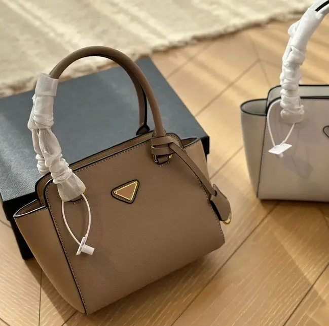 حقيبة مصممة للسيدات حقائب اليد حقيبة السيدات غير الرسمية الأزياء الجلدية الأزياء الكتف حقائب جلدية أصلية أنثى الحقائب الفاخرة المحافظ