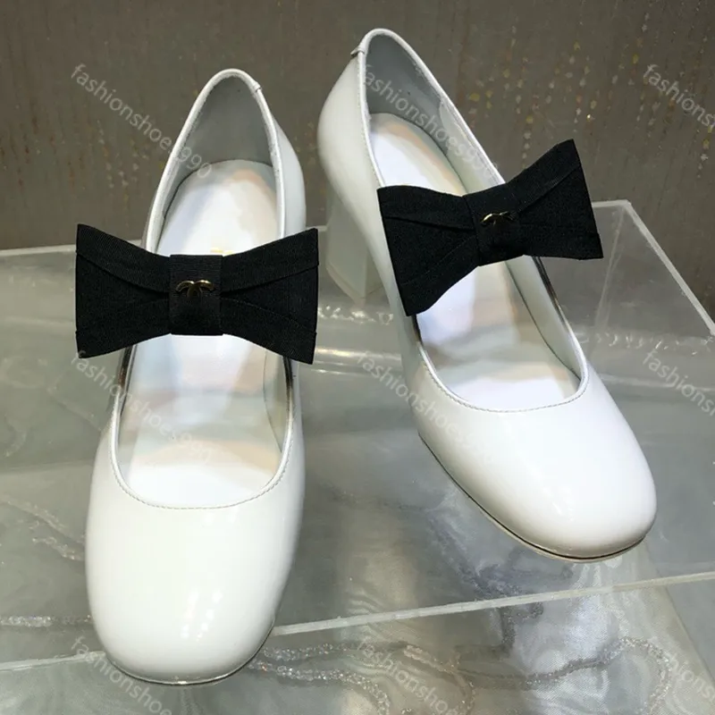 Mary Jane Bow Shoes for Women Luxury Brands 플랫폼 Paris Vintage High Heel 2024 Patent Leather Pumps 여성 진주 체인 두꺼운 발 뒤꿈치 신발 여성과 함께 10A 35-41