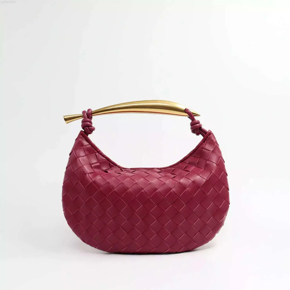 Fashionable Shark Weave Bag for 2024 with Large Capacity and Metal Handle Wholesale Women s Handbag in Solid Color