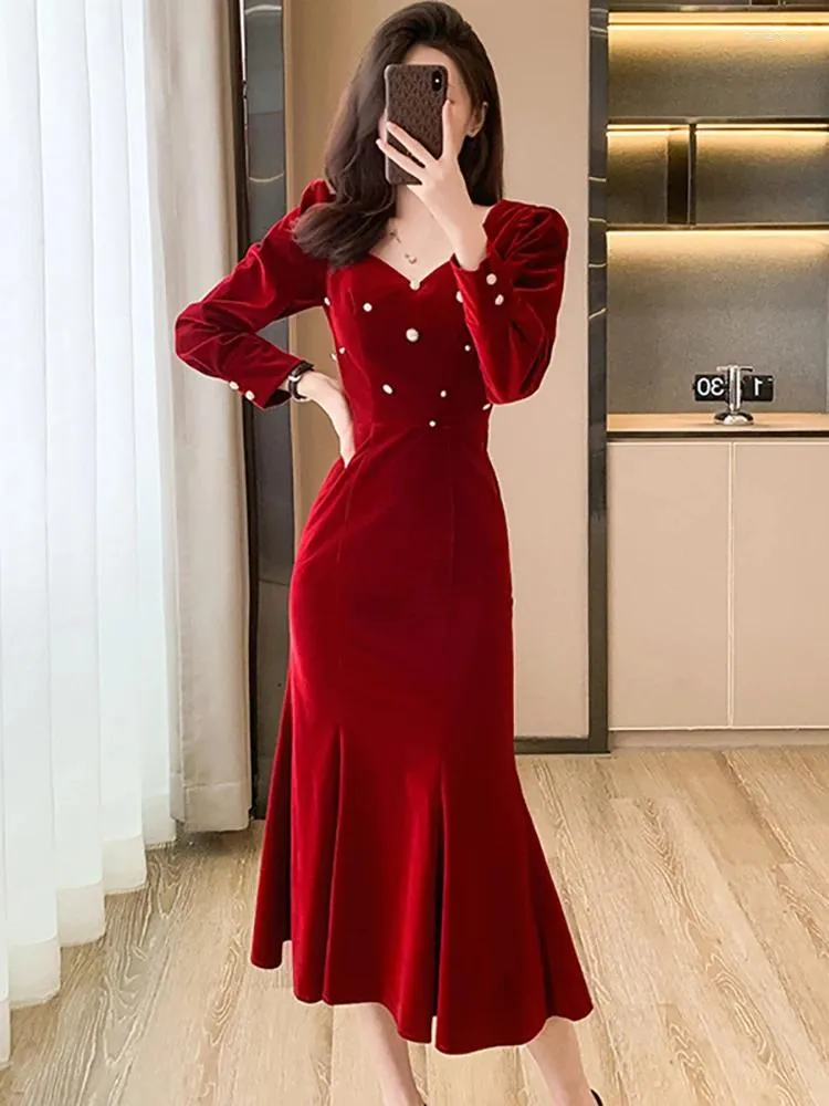 Abiti casual di lusso elegante vestito da partito di velluto rosso per le donne Autunno Inverno Moda colletto quadrato 2024 coreano Chic increspato Festival Robe