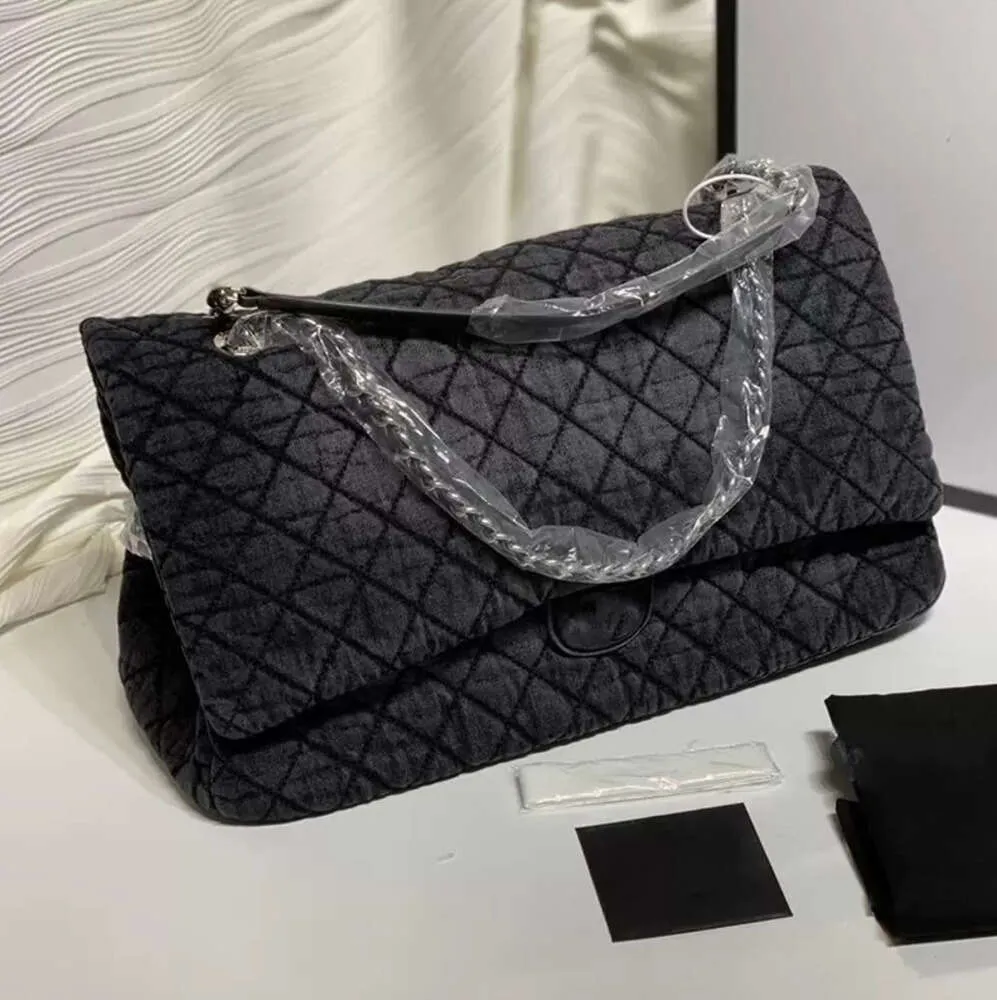 Denim Maxi Jumbo Flap denim bag with Quilted Meatlasse Chain Wholesale Designer Crossbody Shoulder denim bag for Fashionable Street Style with Large Capacity and Outdoor Luxury Packaging