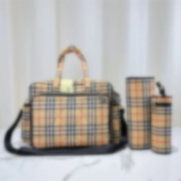 Borsa per pannolini firmata Borsa per pannolini impermeabile per mamma set da tre pezzi Cerniera per bambini Plaid marrone Stampa Zaino per le vendite Pannolino per messenger A3