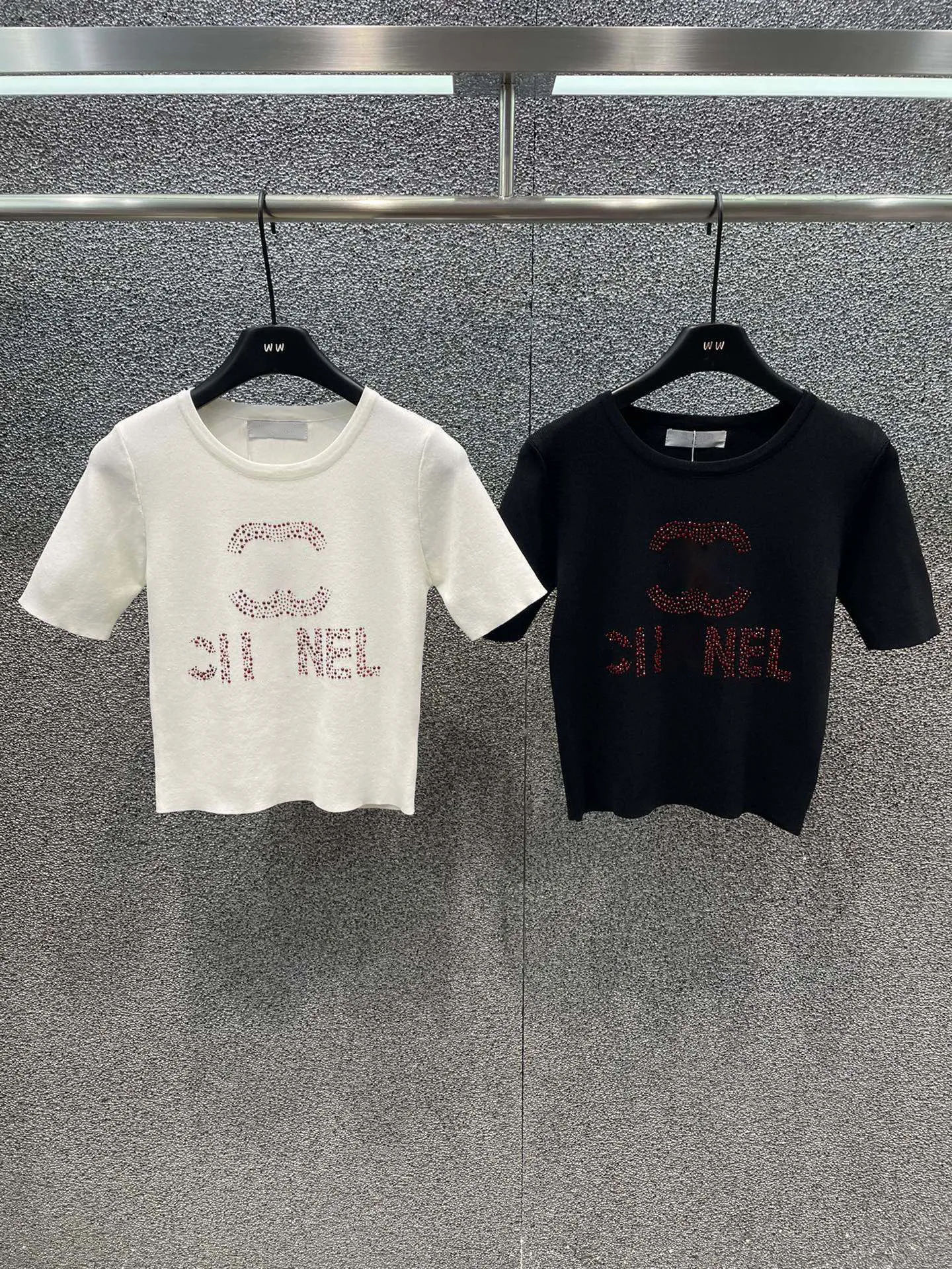 2024 Tasarımcı T-Shirt Moda T-Shirt Kadınlar Yeni Yazı Baskılı Kısa Kollu T-Shirt Kadınlar Kısa T-Shirt Beyaz Siyah SML