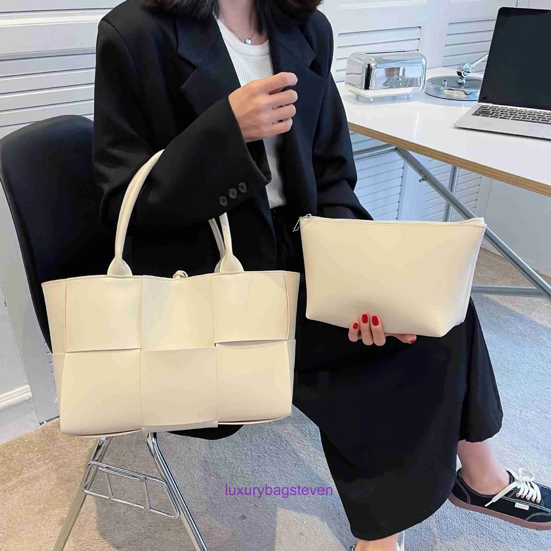 Bottgss Ventss fourre-tout en cuir véritable sac à main de haute qualité nouveau grand sac femme version coréenne capacité d'épaule texturée fourre-tout tissé ont un vrai logo