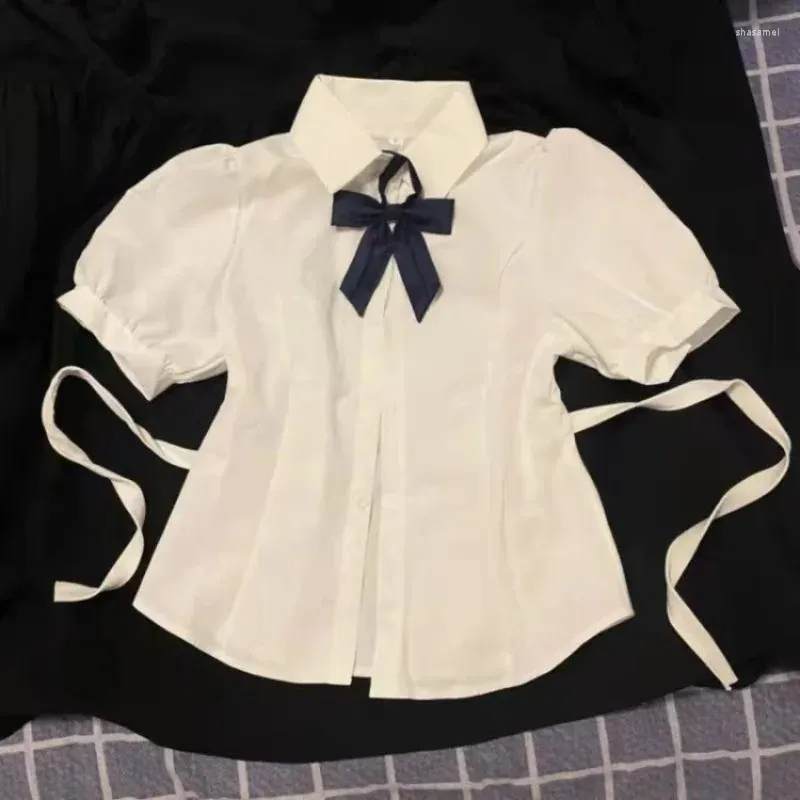 Kadınlar Blouses 2024 Kadın Yaz Grunge İnce Fit JK Y2K Kız Kısa Kollu Dantel Up Blusas Japon Tatlı Kap Boyun Beyaz Gömlek Mujer
