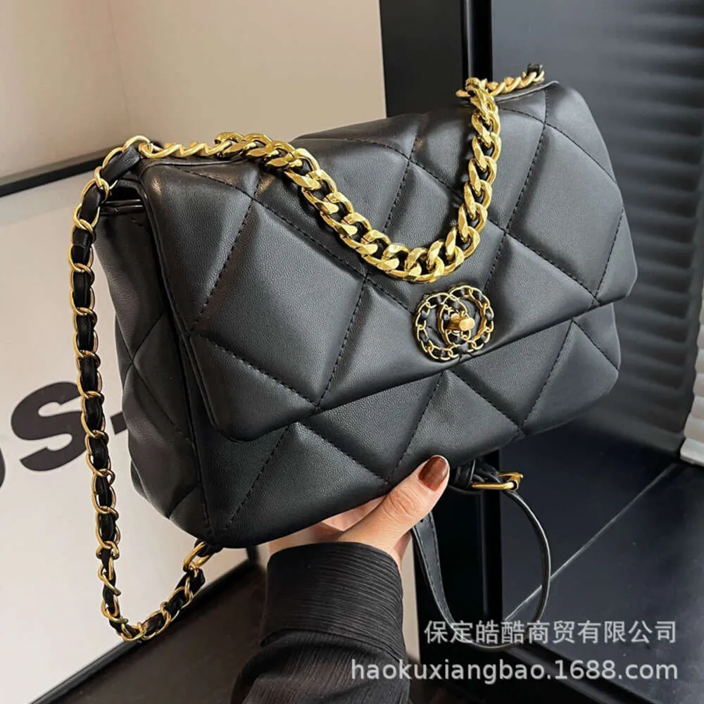 Shop Factory Hurtowe Lingge Big Bag 2024 Zima Nowa modna sieć mody czerwona jedno ramię Crossbody duża pojemność łańcuch damska wszechstronna