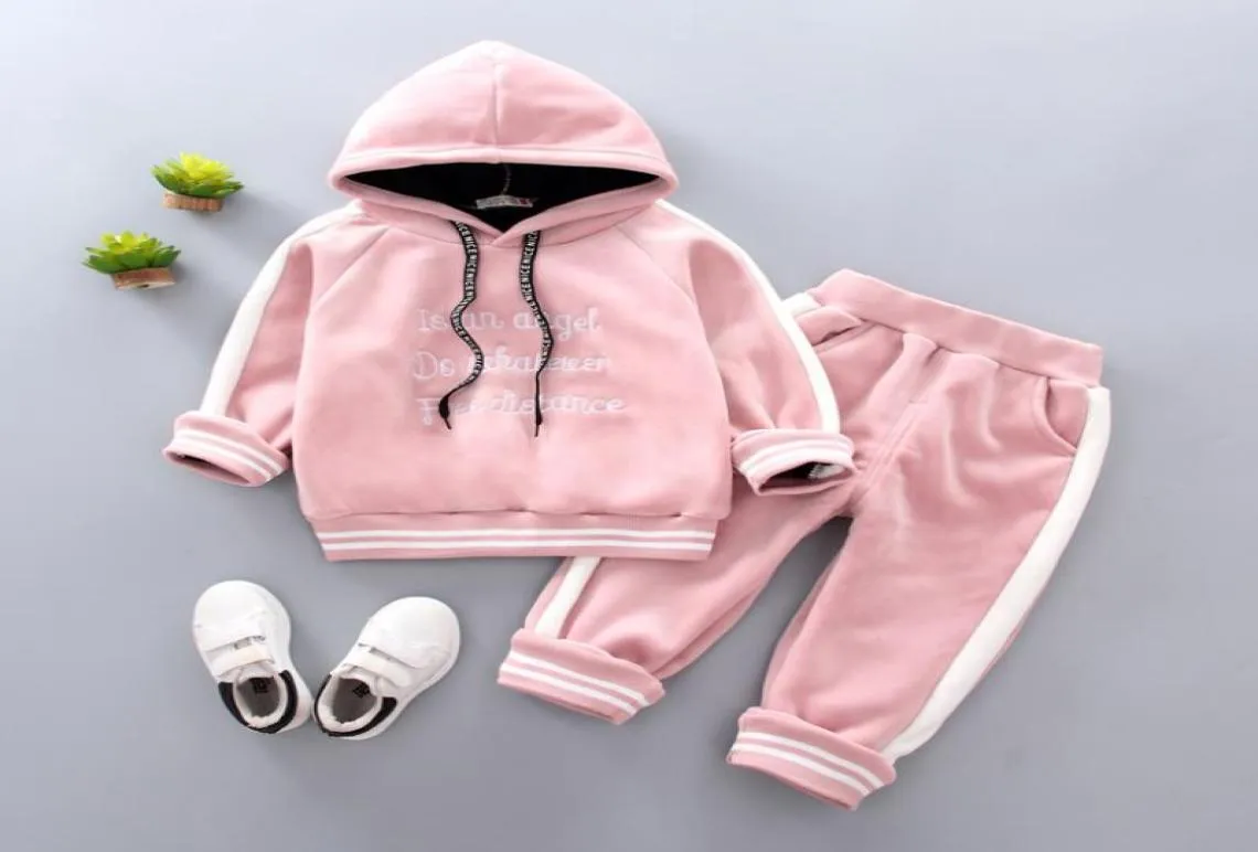 Promozione Nuovo Cartoon Abbigliamento per bambini Abbigliamento invernale Felpe con cappuccio Pantaloni Outfit Bambini Velluto caldo più vestito spesso per set5204424