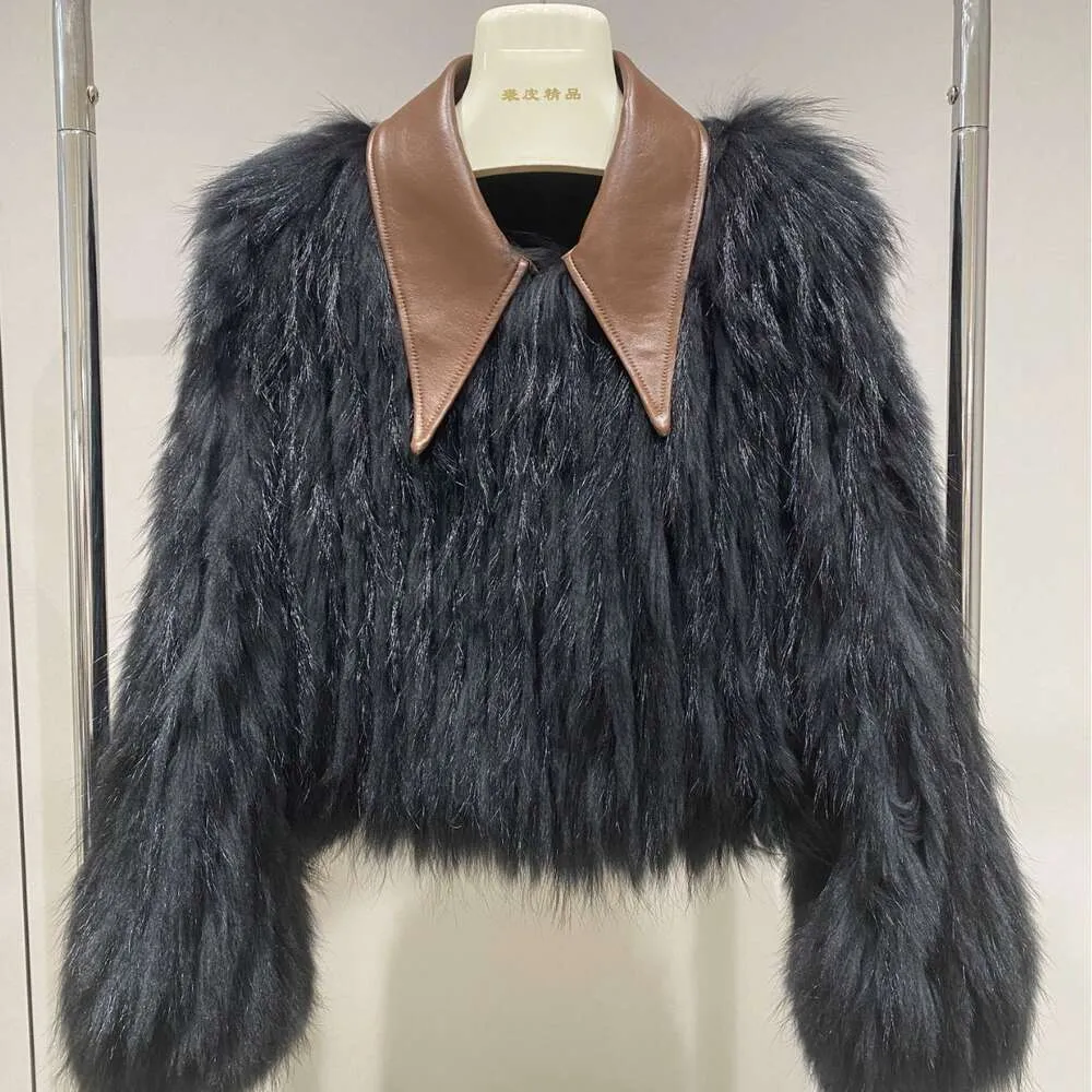 New Haining Western 2023 Fashionable Raccoon Hair Car Stripe Fur Coat Kvinnor Vinterdräkt Colle ser smal och trendig 11