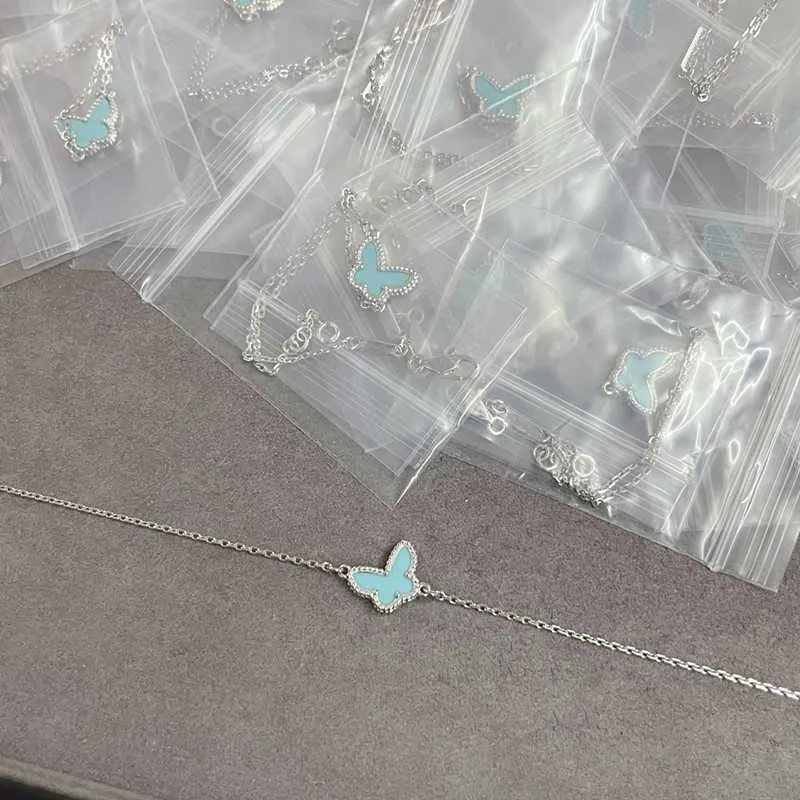 V Necklace 925 Sterling Silver Fanjia Mini Butterfly Armband pläterat med 18K guld CNC Small White Beige Gray Beige Blue Turquoise Butterfly High Edition