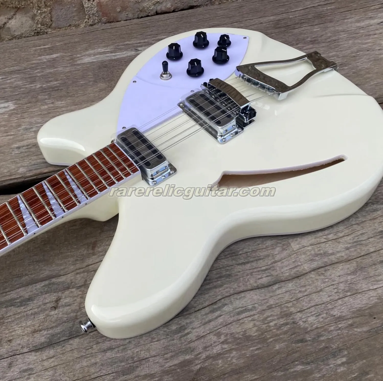 Vintage Electric Guitar: Cream White Trapeze Tailpiece Vintage Electric Guitar: Cream White Trapeze Tailpiece
