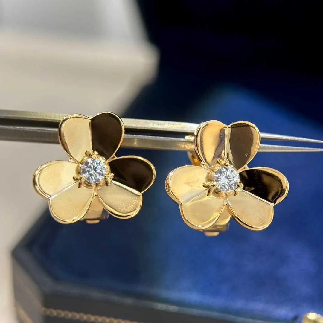 Van Four Leaf Clover Boucles d'oreilles Cleef Designer boucles d'oreilles pour femmes boucles d'oreilles trèfle à quatre feuilles senior classique petites boucles d'oreilles vent parfumées nouvelles boucles d'oreilles trèfle 18 carats or li