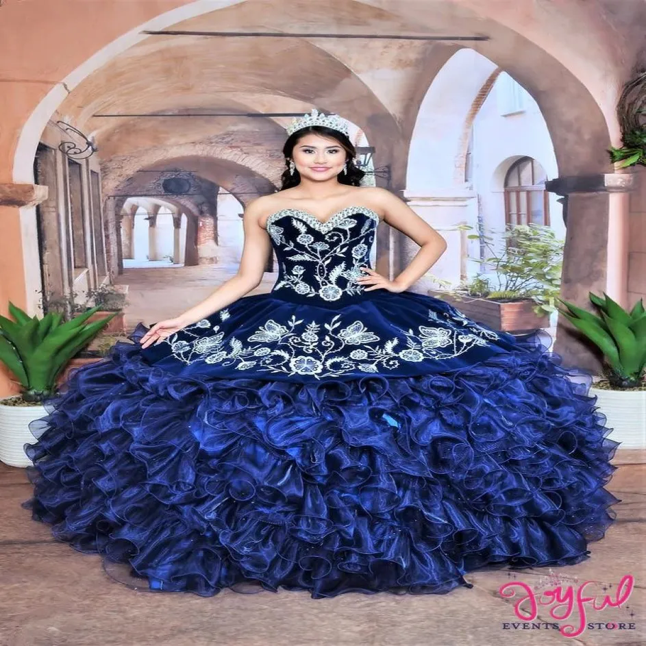 Tre -stycken charro quinceanera klänningar med fjärilar Embrioder Sweet 16 klänning borttagbara ruffles kjol vestidos de 15 a os278o