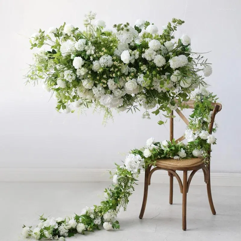 Dekorativa blommor Grön eukalyptus Willow Leaf White Rose Daisy Floral Arrangement Bröllop Bakgrund Arch Decor Flower Row Party Hanging