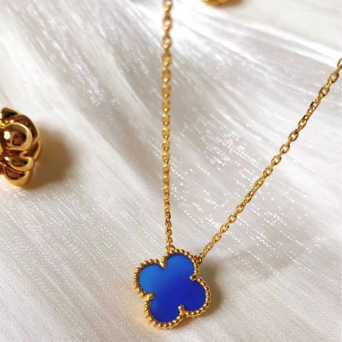 VanCF Necklace Luxury Diamond Agate 18k Gold Four Leaf Grass Necklace Womens V Gold Thickened Rose Gold Full Diamond Blue Agate Pendant Fashion Gift