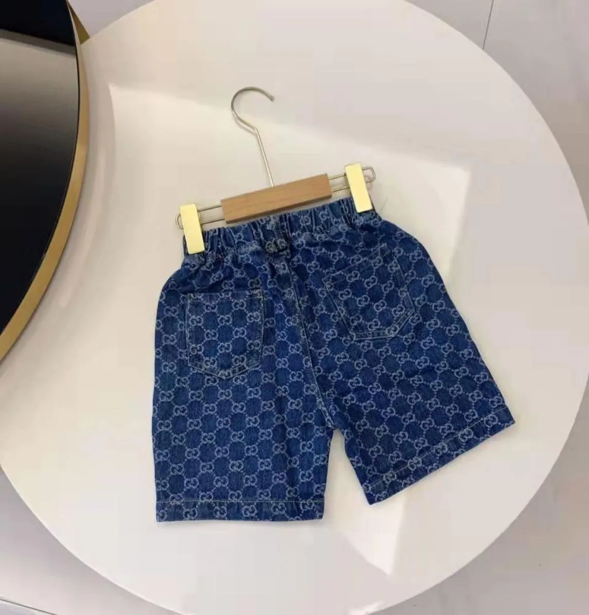 Barn sommar shorts barnkläder byxor sommar jeans barn designer barns pojke tjej bokstav ficka baby casual tidvatten söt tonåring byxa c5356338