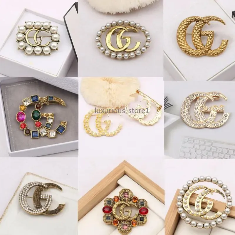 20 Style Marka Tasarımcısı G Mektup Broşlar Kadın Lüks Rhinestone Crystal Pearl Broş Takım Laple Pin Metal Moda Takı Aksesuarları