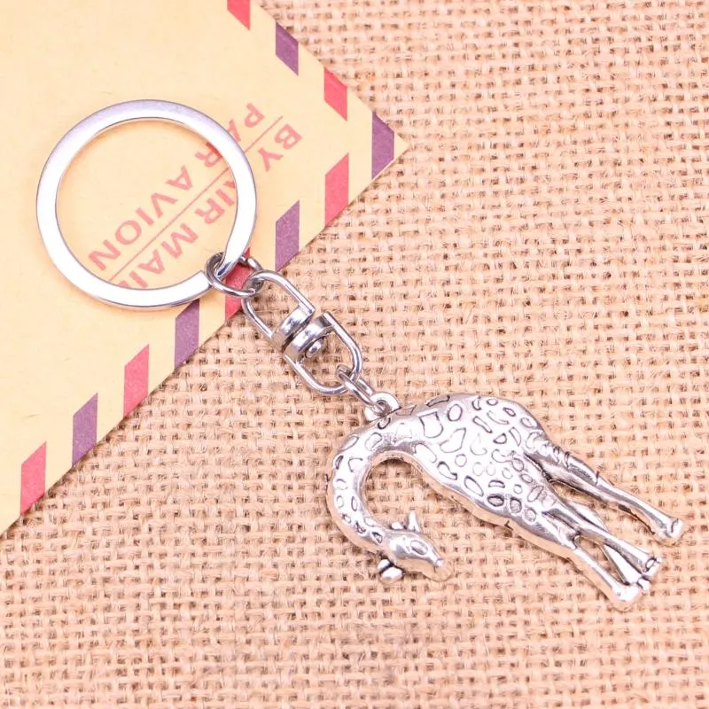 Keychains 20st Fashion Keychain 42x28mm Giraffe Pendants Diy Men smycken bil Key Chain Ring Holder Souvenir för gåva