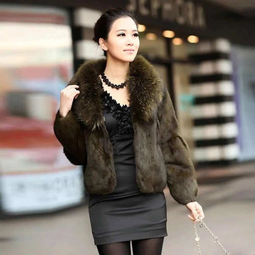 Äkta Haining Women's Short Full Leather Wild Rabbit Korean Version Winter Coat Raccoon Fur Collar 688167