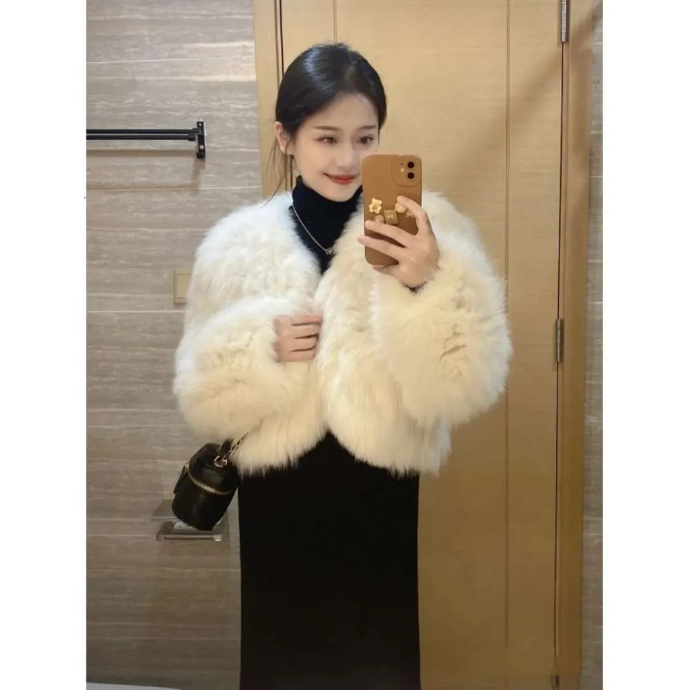 Bogata rodzina Tysiąca złota norka Plush Płaszcz Jesień Jesień i Zima 2023 Nowa imitacja wydry Królik włosów Xinji Haining Fur 377820