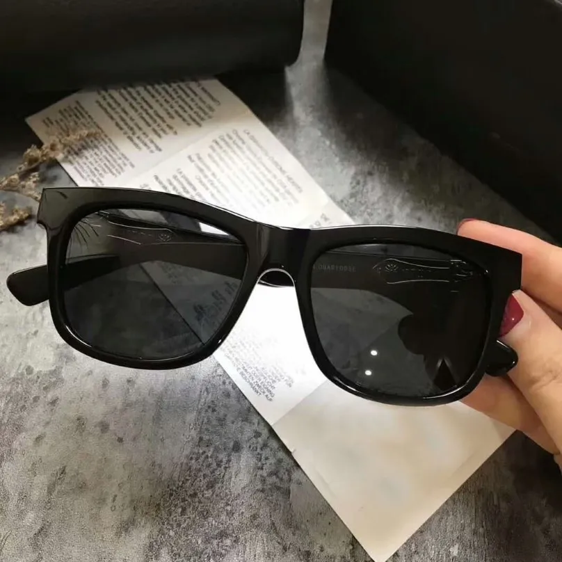 Cool Mens Black Glasses Polariserade solglasögon Black W Silver Frame och Black Sonnenbrille Square Solglasögon Summer Obarydose269s