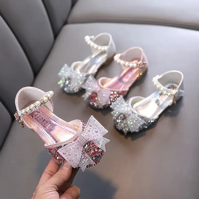 Summer Breathable Princess Girl Sandals Sequins Fashion Rhinestone Bow Tie Girls Shoe Baby Performance Leather Casual Shoes 240301