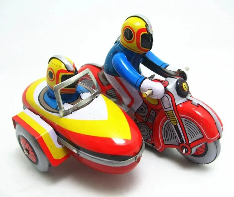 Rolig klassisk samling Retro Clockwork Wind Up Metal Walking Tin Three Rounds of Motorcycle Toy Mechanical Toys Kids Gift 240307