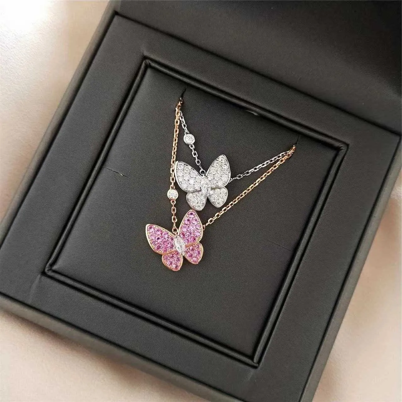 VanCF Necklace Luxury Diamond Agate 18k Gold V Gold Full Diamond White Butterfly Necklace Womens Full Sky Star Chain Gifts Girlfriend Jewelry