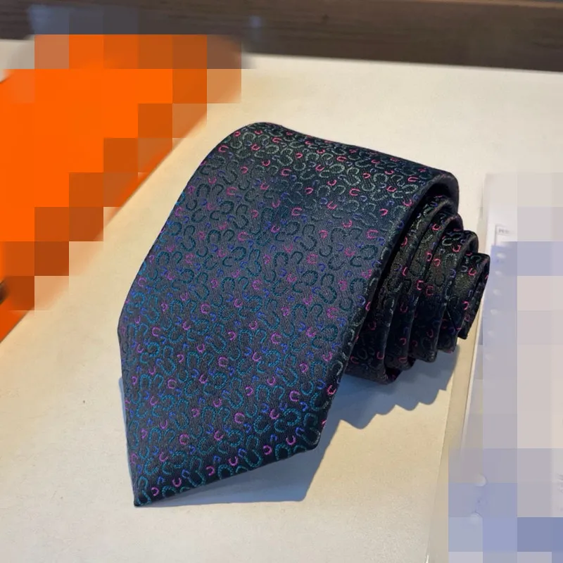 AA Moda Corbatas de alta calidad Diseñador para hombre 100% Corbata de seda Corbata negra Aldult Jacquard Fiesta Boda Negocio Tejido Diseño de moda Hawaii Caja de corbatas