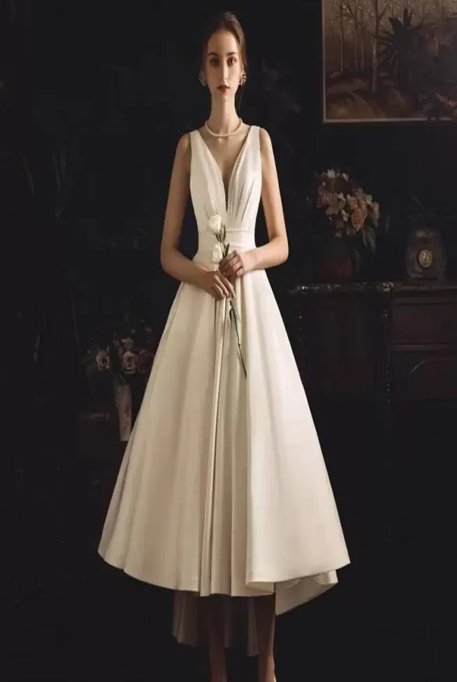 Elegantes Aline Kurzes Hochzeitskleid 2023 V-Ausschnitt ärmellos Hallo Lo Satin Frauen Brautkleider rückenfrei nach Maß Vestidos De Noiva9410099