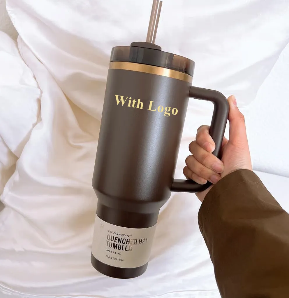 DHL New 1:1 Logo Chocolate Gold Black Chroma Quencher H2.0 Co-Branded 40oz Mugs With Handle Insulated Stainless Steel Tumblers Lid Straw Coffee Valentines Day Cup 0310