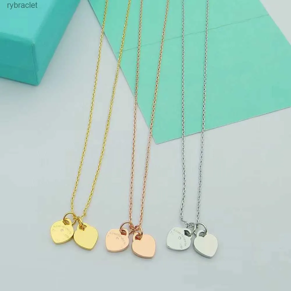 Designer-Luxus-Doppelherz-Halsketten-Anhänger, Großhandel, Weihnachtsgeschenk, Kupfer-Nickel-Damen-Hohlbuchstaben-Anhänger, Liebes-Pfirsich-Herz-Schmuck in Gold, Roségold, Silber